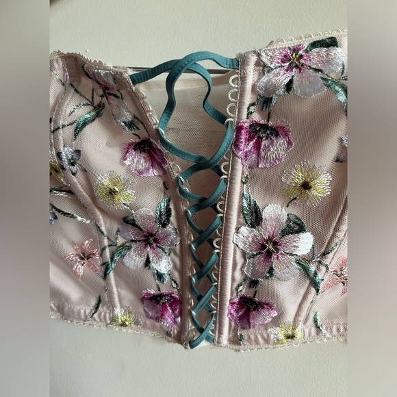 Victoria's Secret Dream Angels Lace up Bra top embroidery floral white boho rare - Picture 6 of 14
